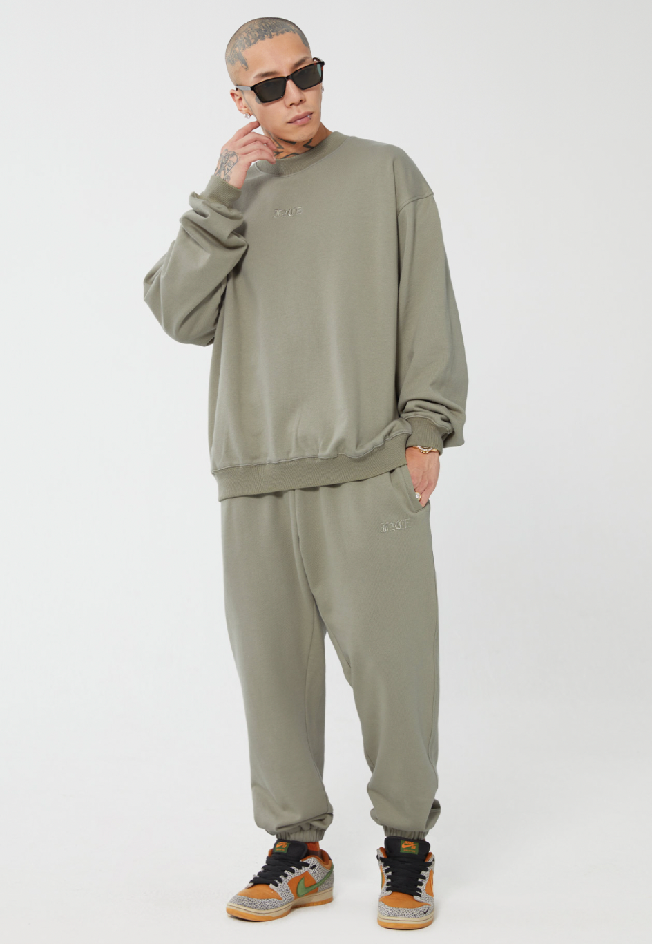 F2CE Embroidered LOGO Basic Pullover Sweatshirts