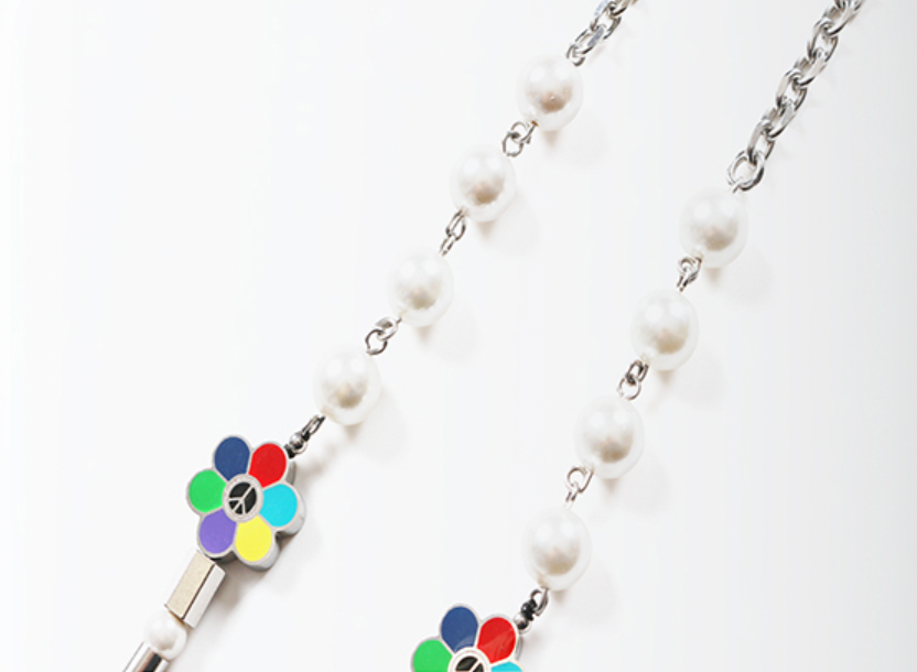 SALUTE Daisy Flower Smile Necklace