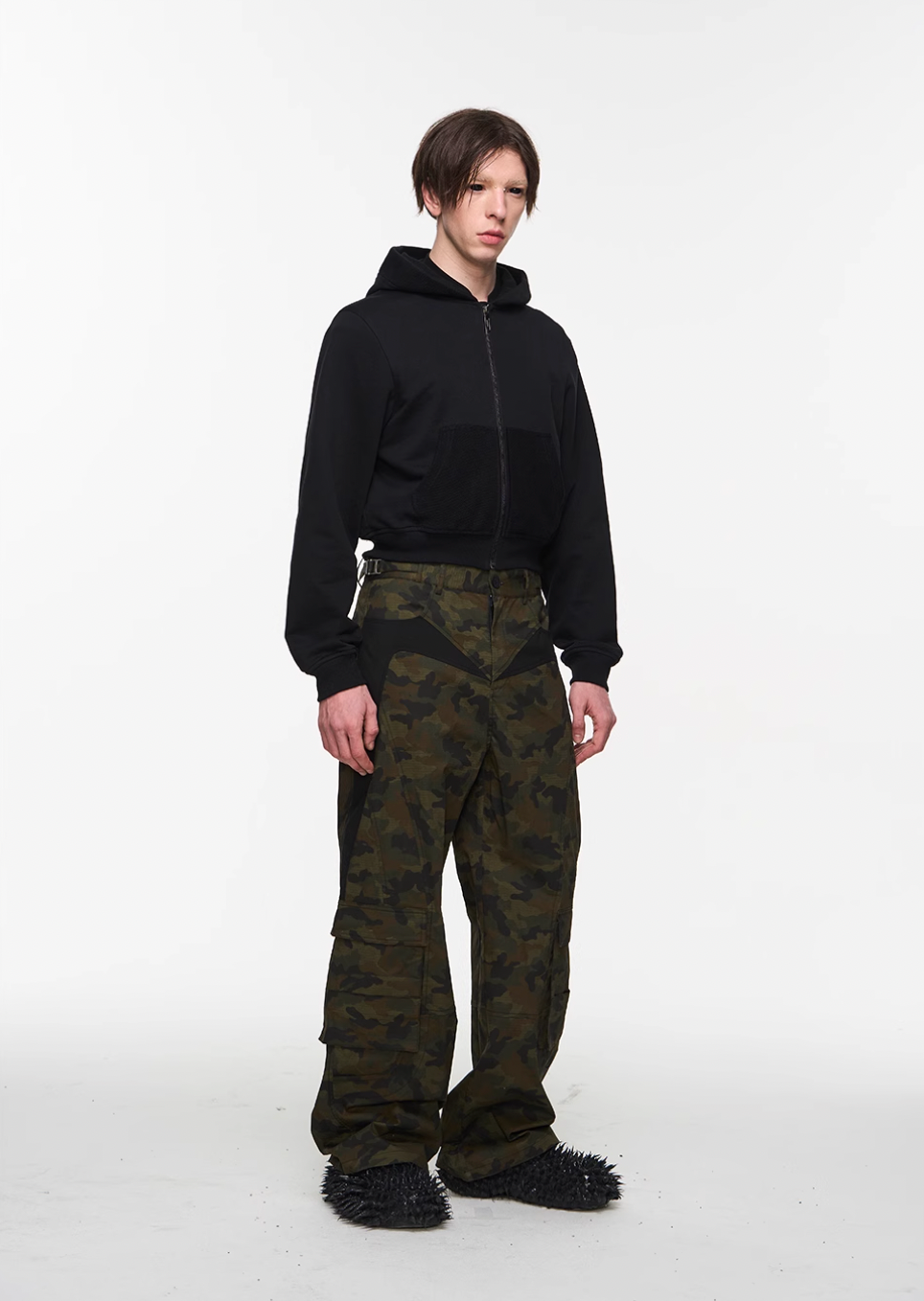 BLIND NO PLAN Basic Patchwork Logo Embroidery Short Hoodie