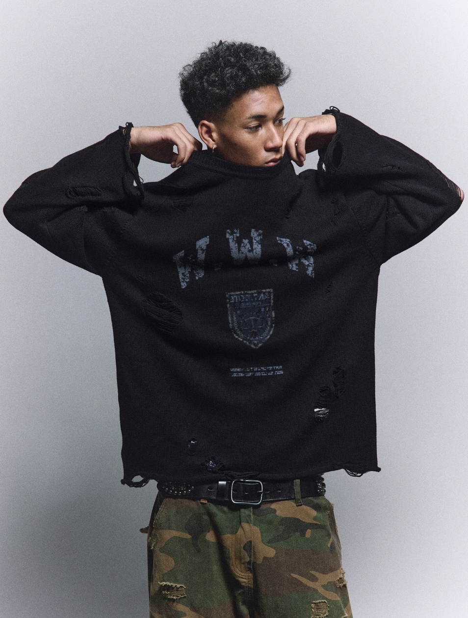 ANTIDOTE Hole Breaking Badge Printed Knit Sweater