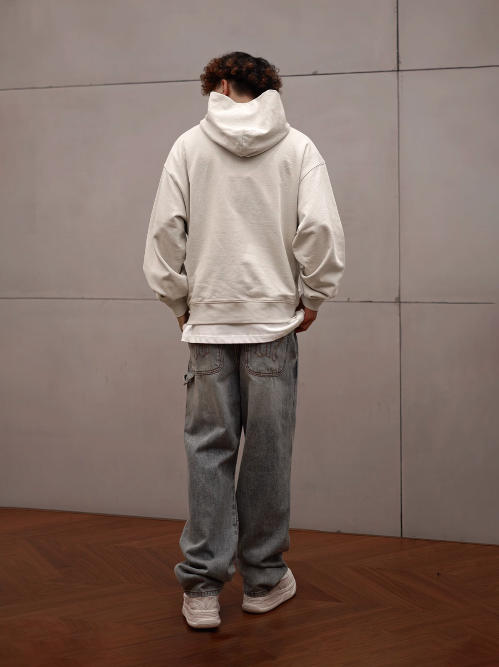 1807 One Point Box Logo Embroidery Hoodie