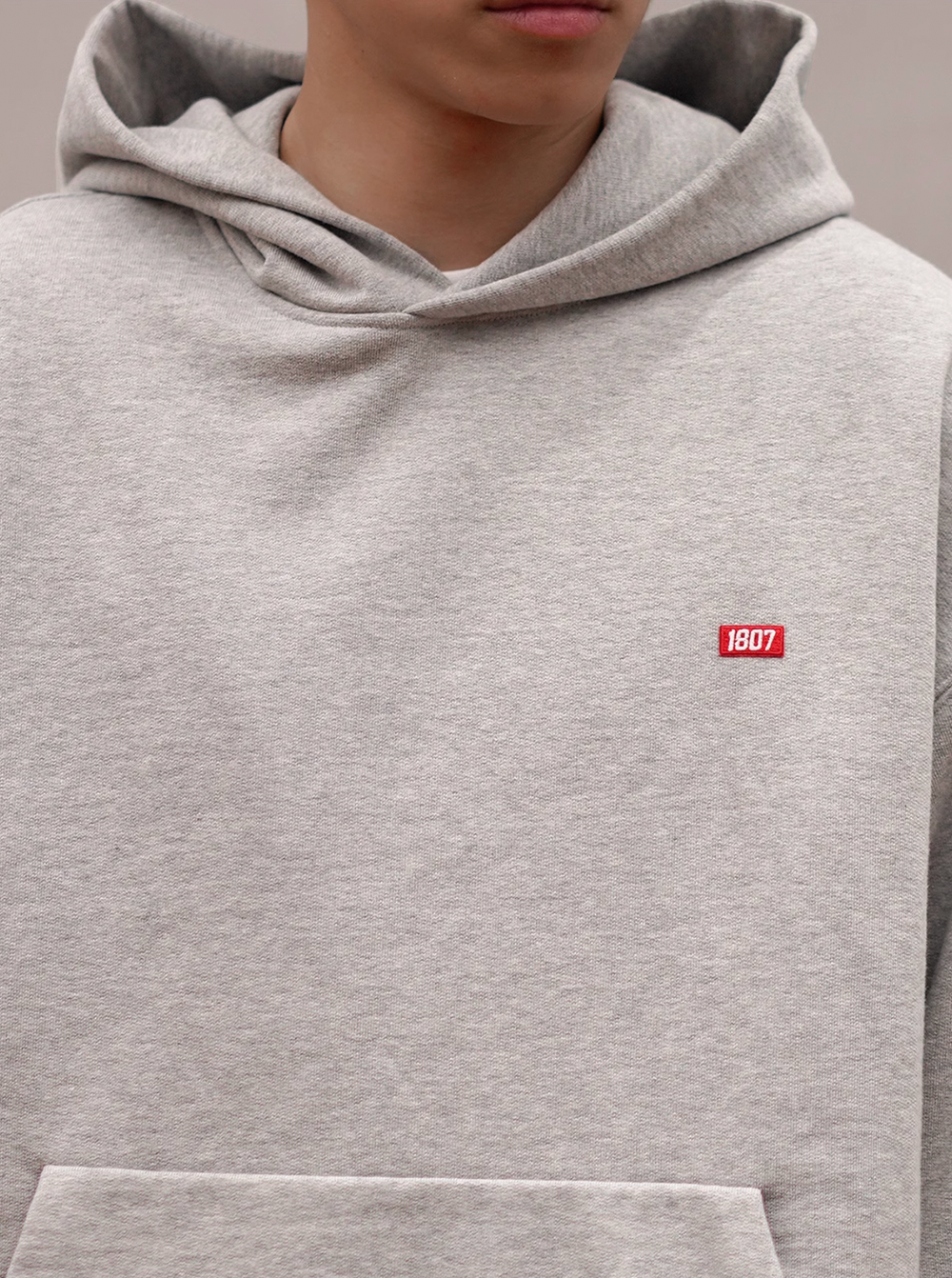 1807 One Point Box Logo Embroidery Hoodie