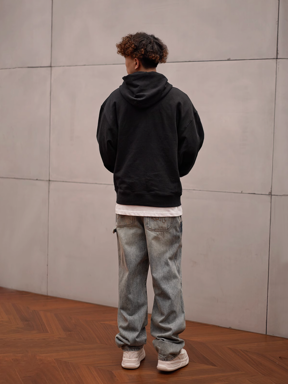 1807 One Point Box Logo Embroidery Hoodie