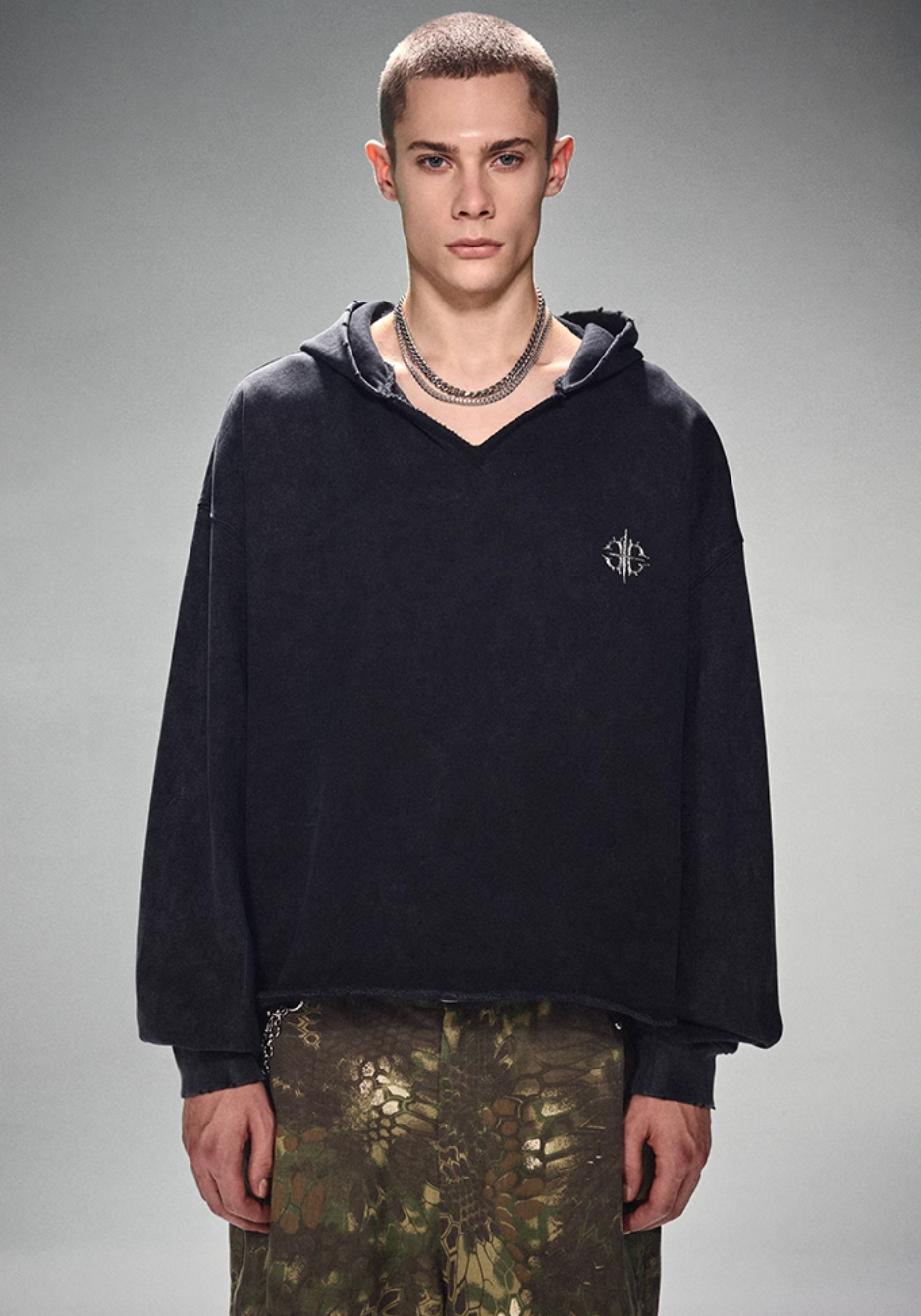 DICETINY Metal Wire Logo Cut Off Hoodie