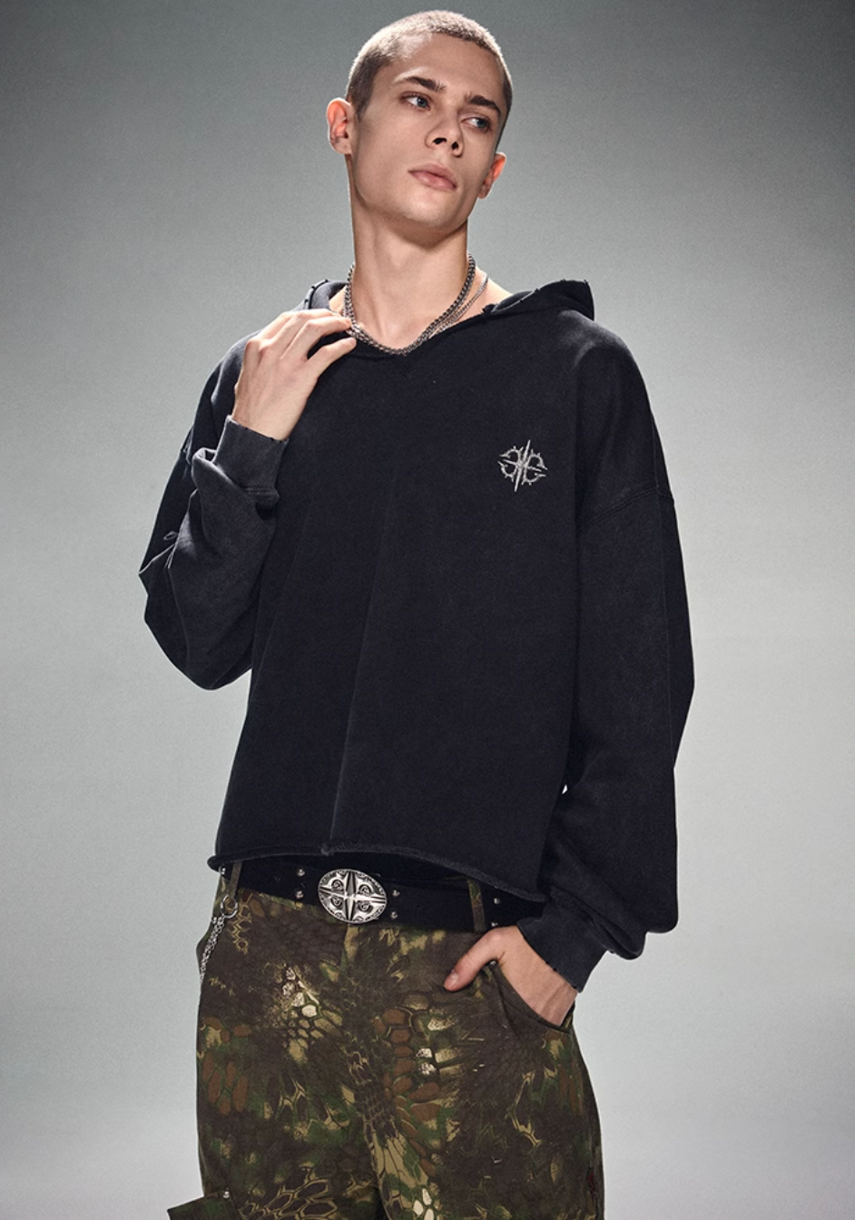 DICETINY Metal Wire Logo Cut Off Hoodie