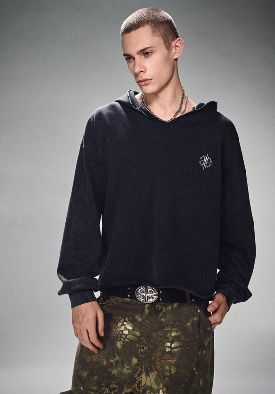 DICETINY Metal Wire Logo Cut Off Hoodie