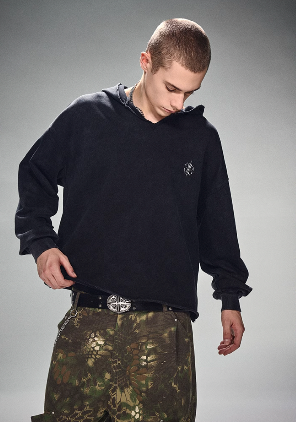 DICETINY Metal Wire Logo Cut Off Hoodie