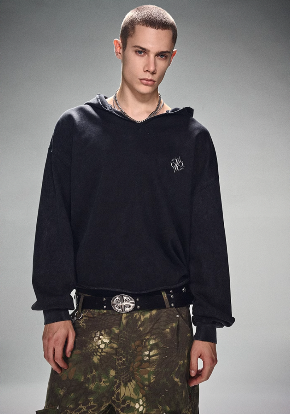 DICETINY Metal Wire Logo Cut Off Hoodie