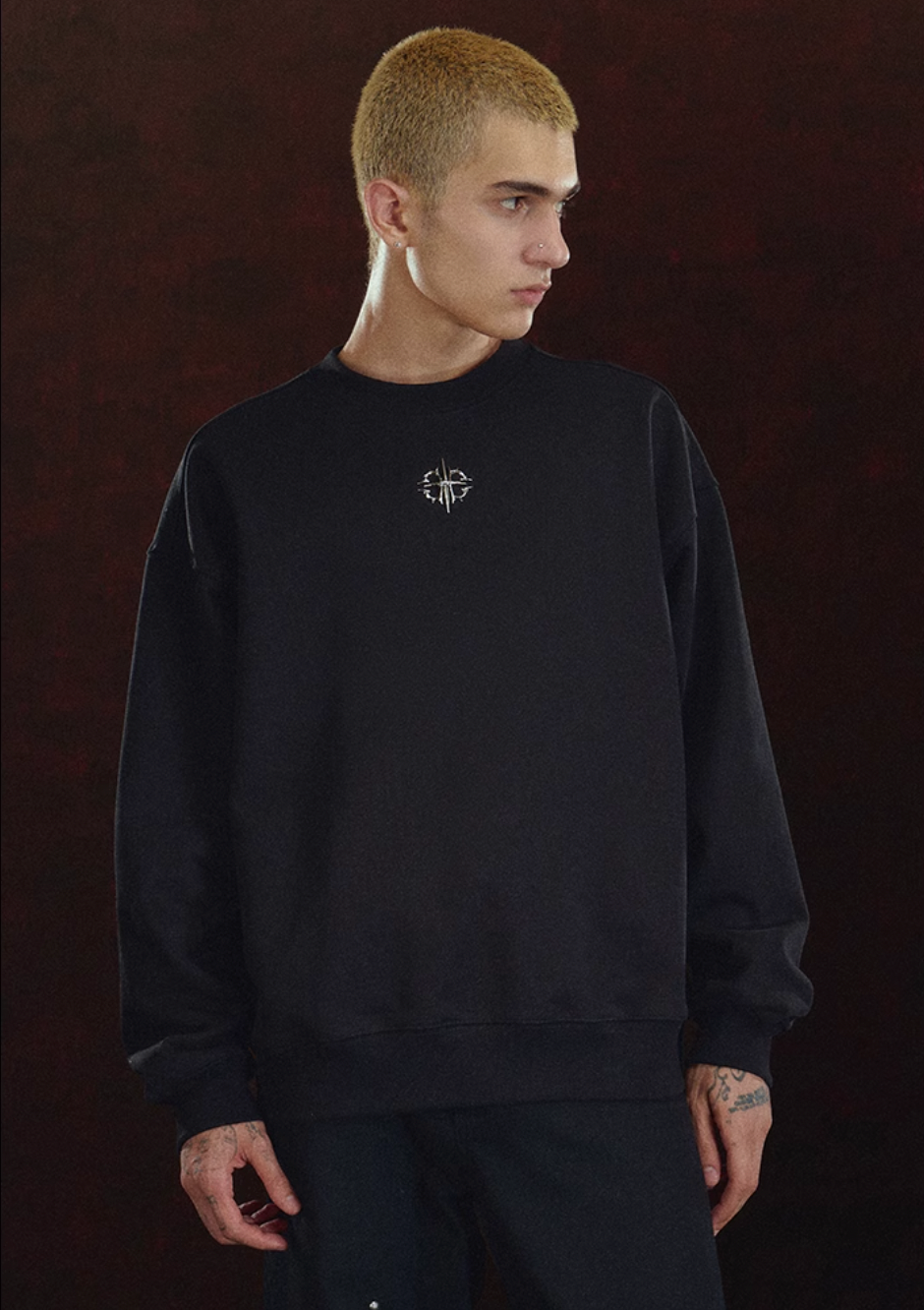 DICETINY Metal Logo Basic Sweatshirt