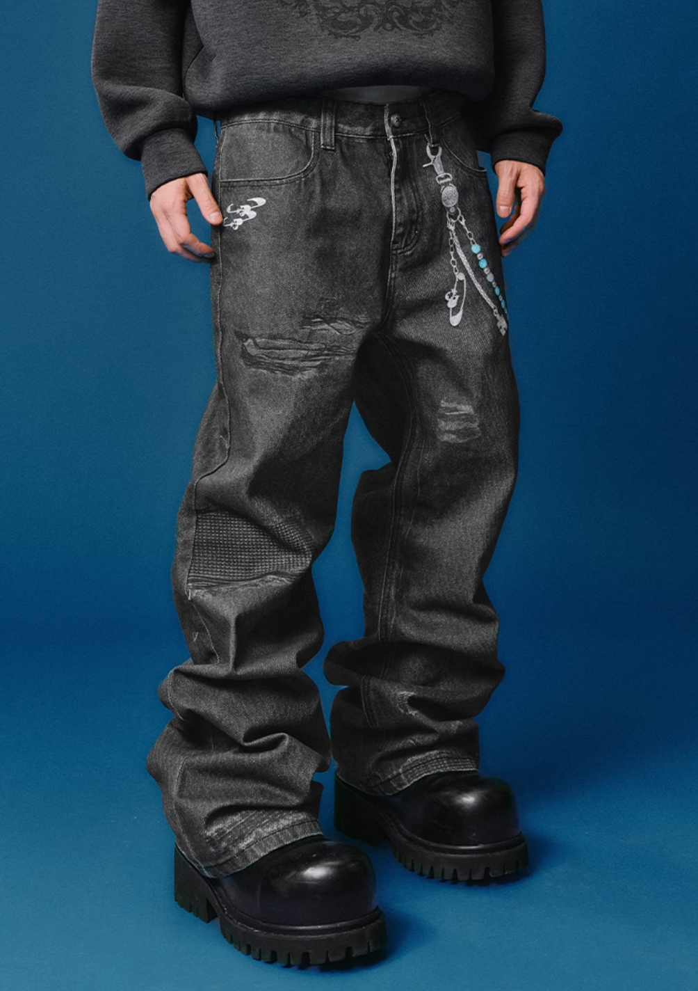 YADcrew Chain Embossed Print Jeans