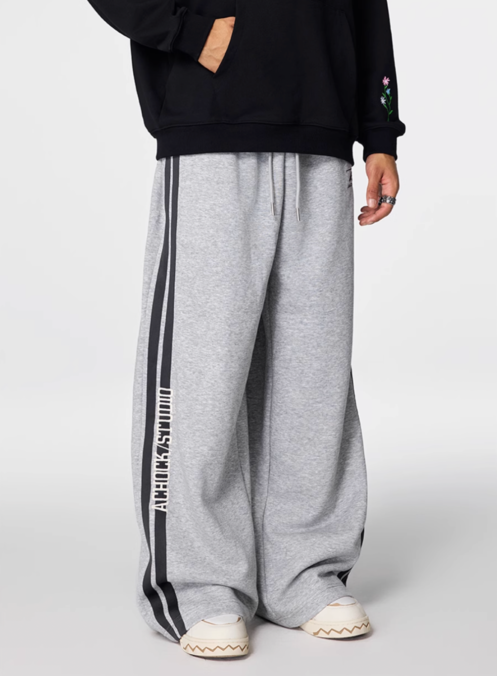 Achock Side Striped Baggy Sweatpants