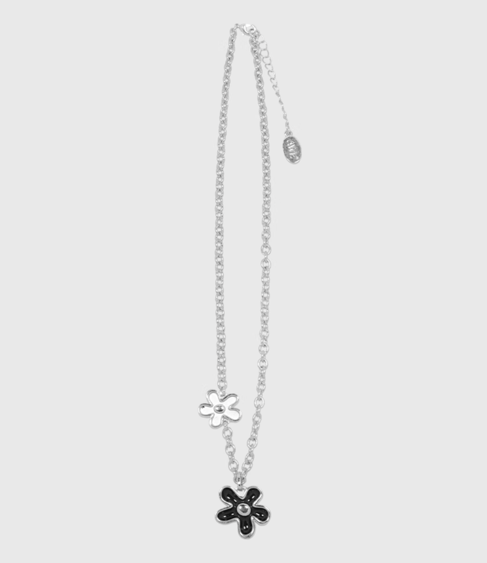 AWE The First Blooming Black Flowers Chain Necklace