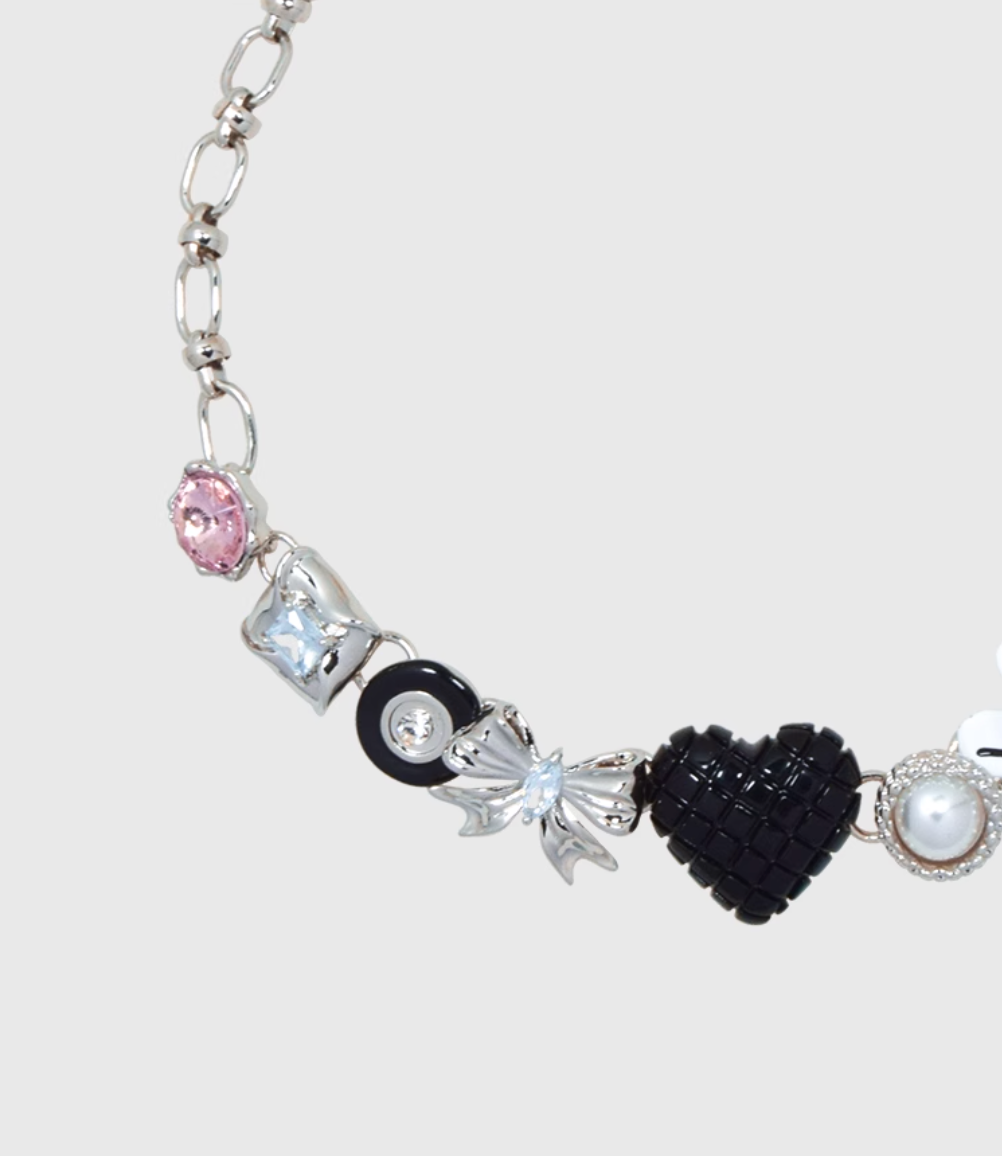 AWE Black Love Heart Daisy Chain Necklace