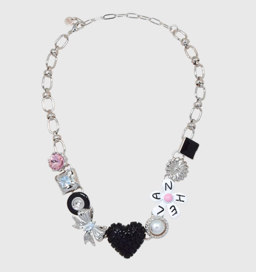 AWE Black Love Heart Daisy Chain Necklace