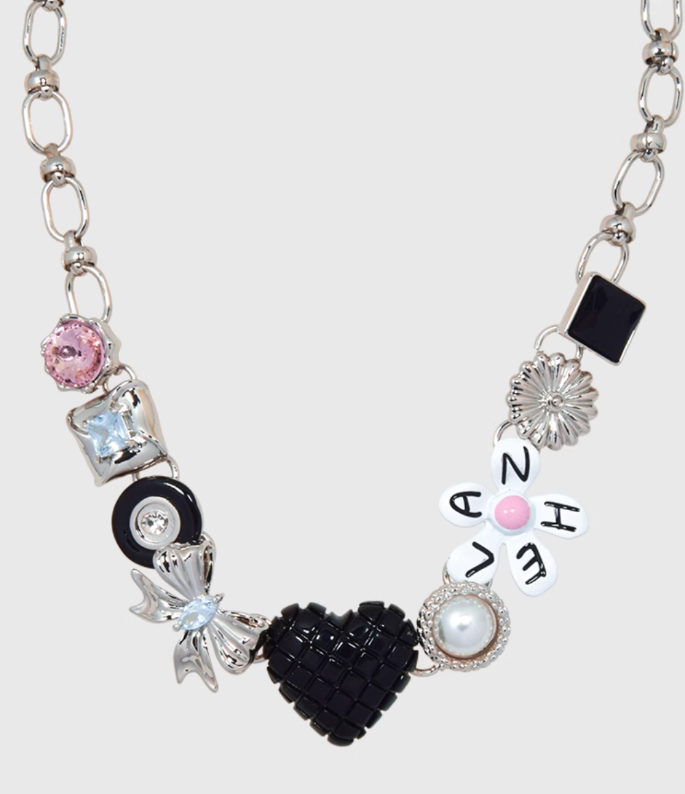 AWE Black Love Heart Daisy Chain Necklace