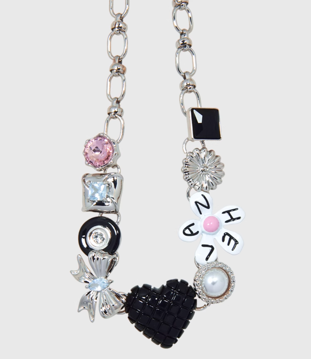 AWE Black Love Heart Daisy Chain Necklace