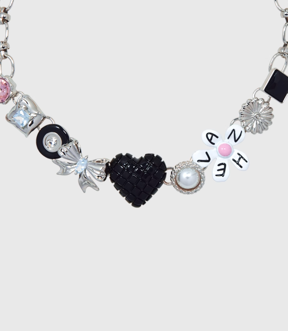 AWE Black Love Heart Daisy Chain Necklace