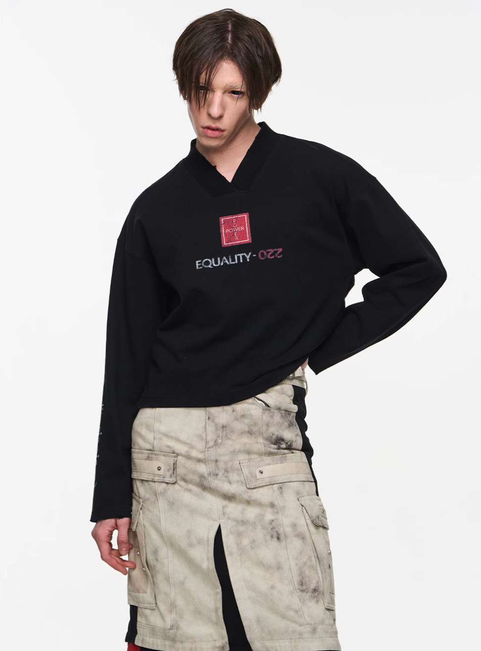 BLIND NO PLAN V-Neck Washed Print Long Sleeve Tee