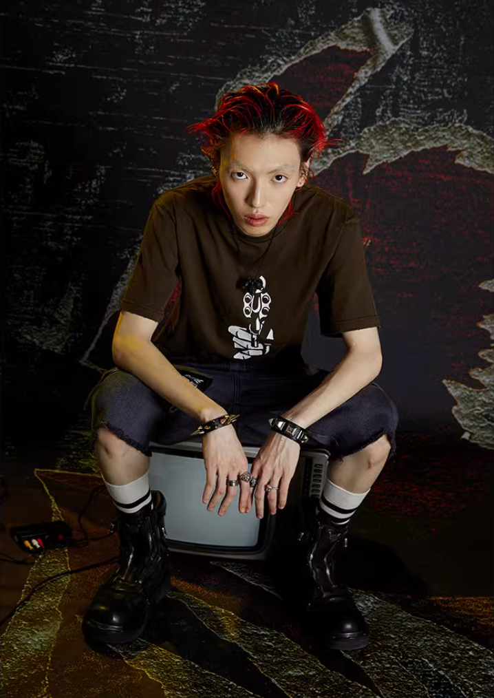 VENTUREK Washed Gun Cracked Print Tee