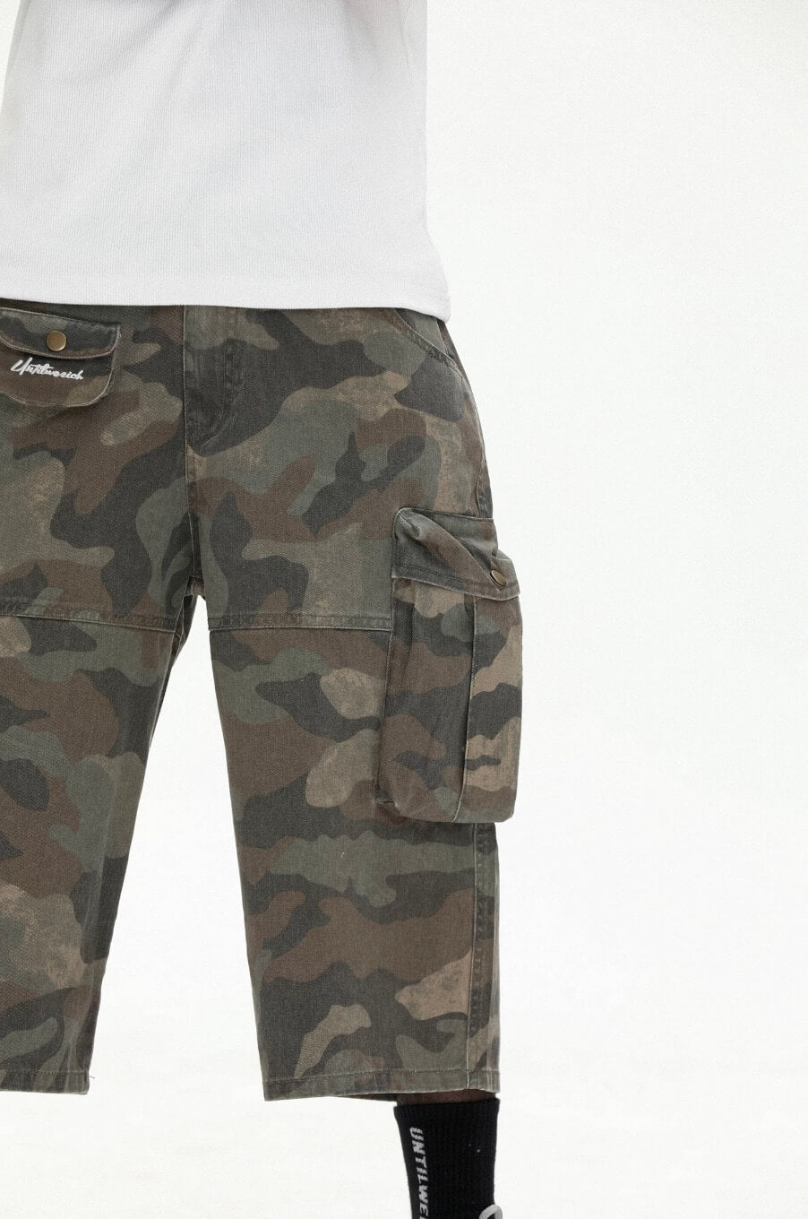 UNTILWERICH Washed Camo Multi Pocket Wide Cargo Below Knee Shorts