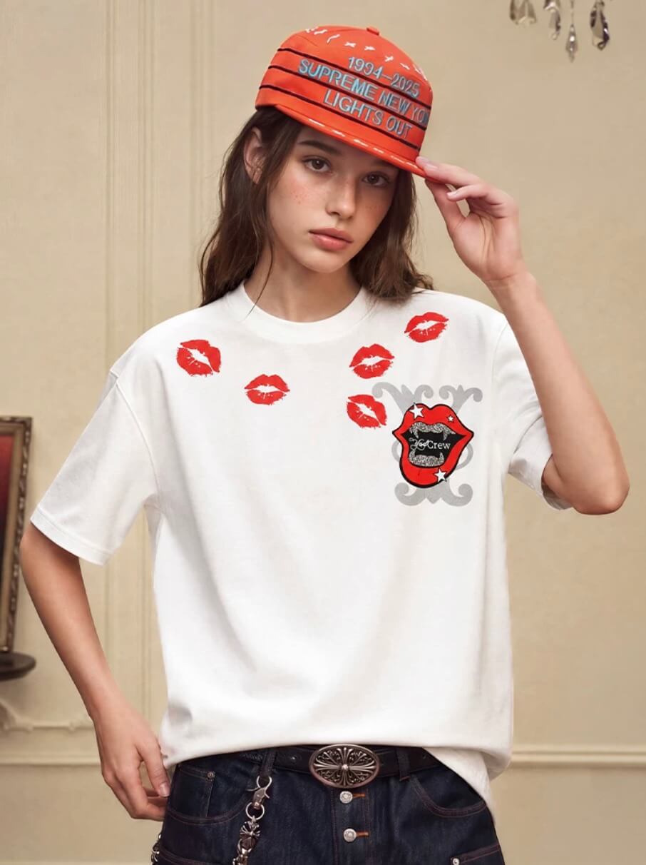 YADcrew Kiss Mark Print Rhinestone Glitter Tee