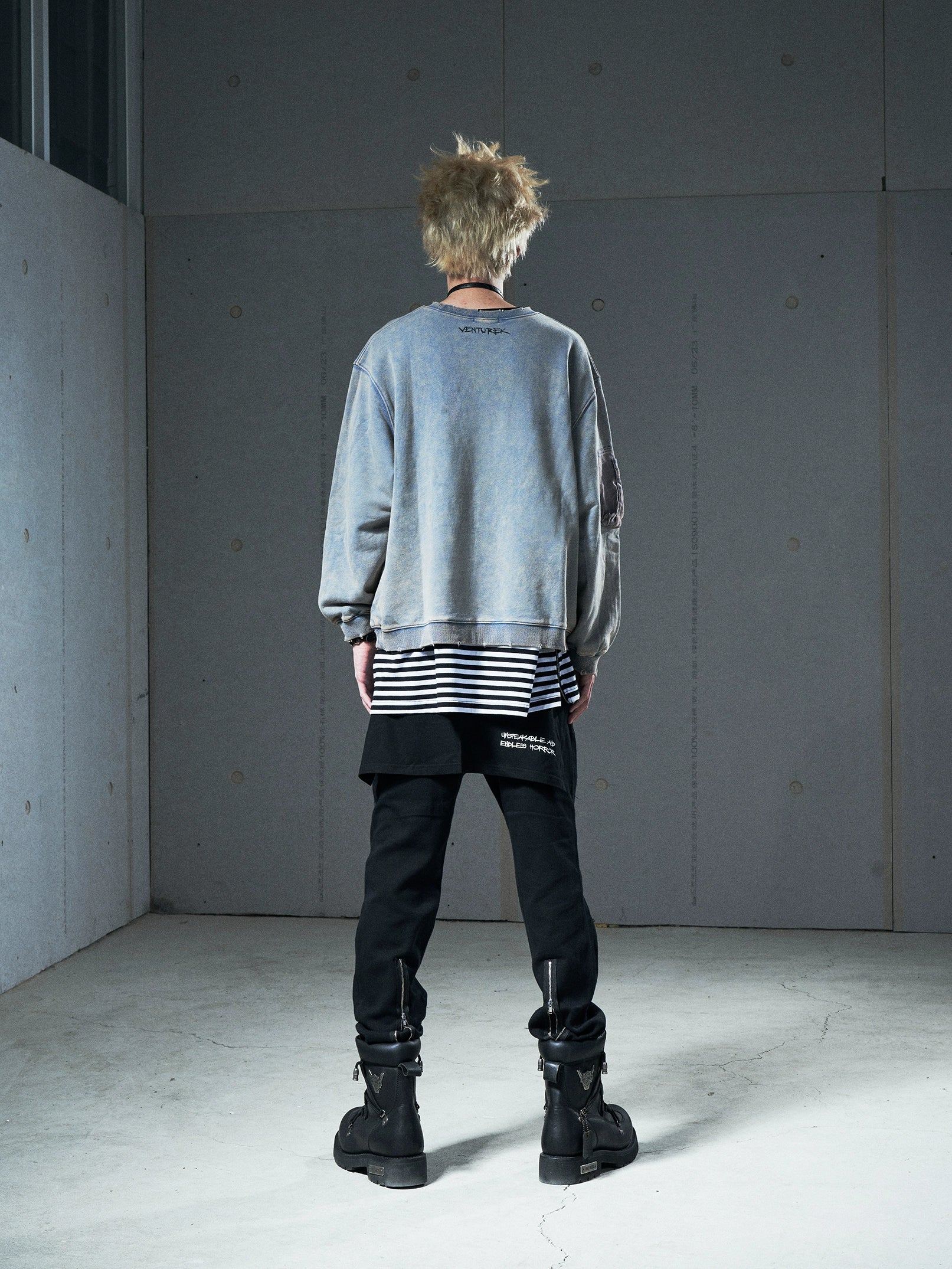 VENTUREK Washed Destruction Printed Sweatshirt