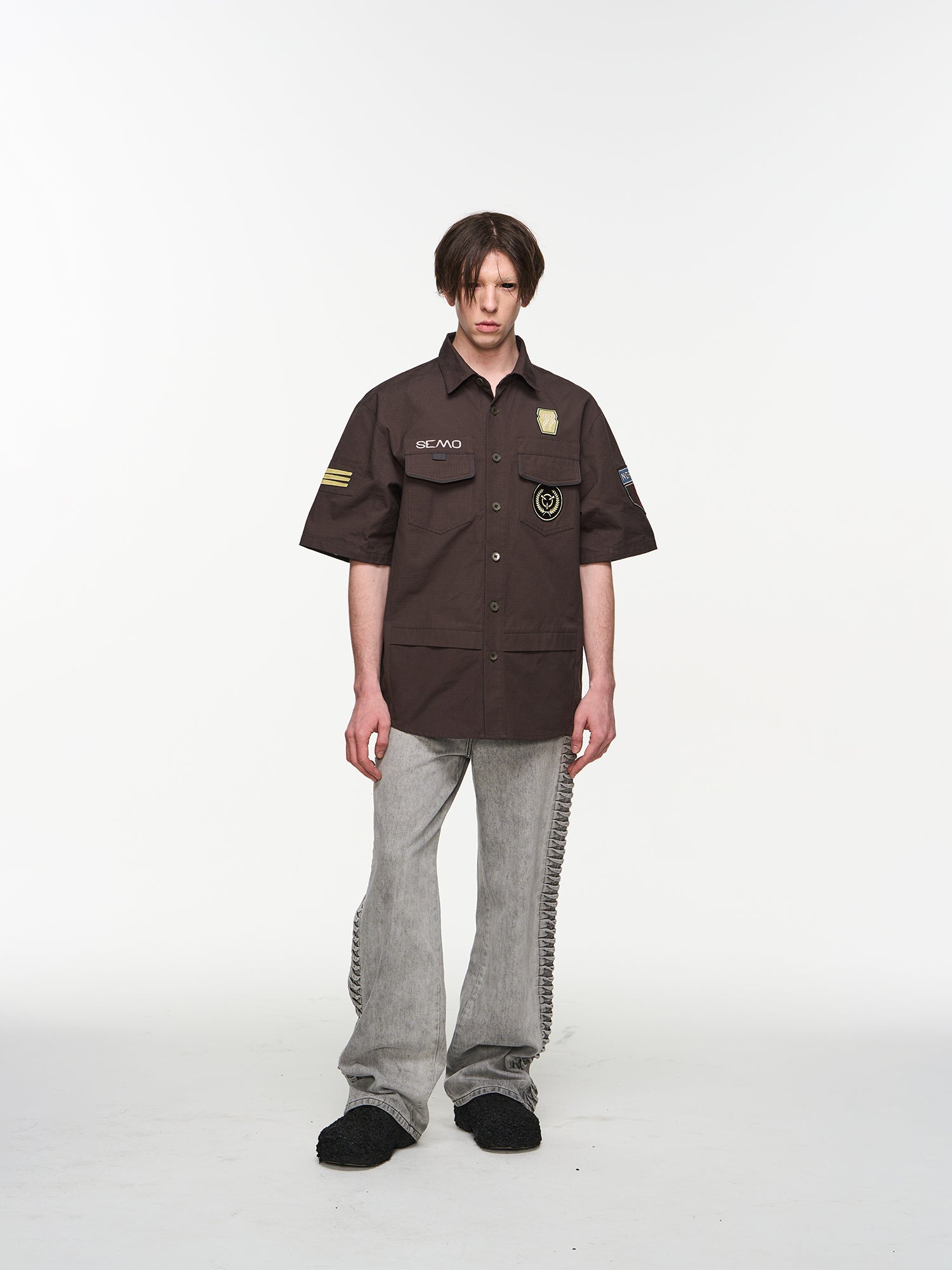 BLIND NO PLAN Badge Embroidered Short Sleeve Shirt