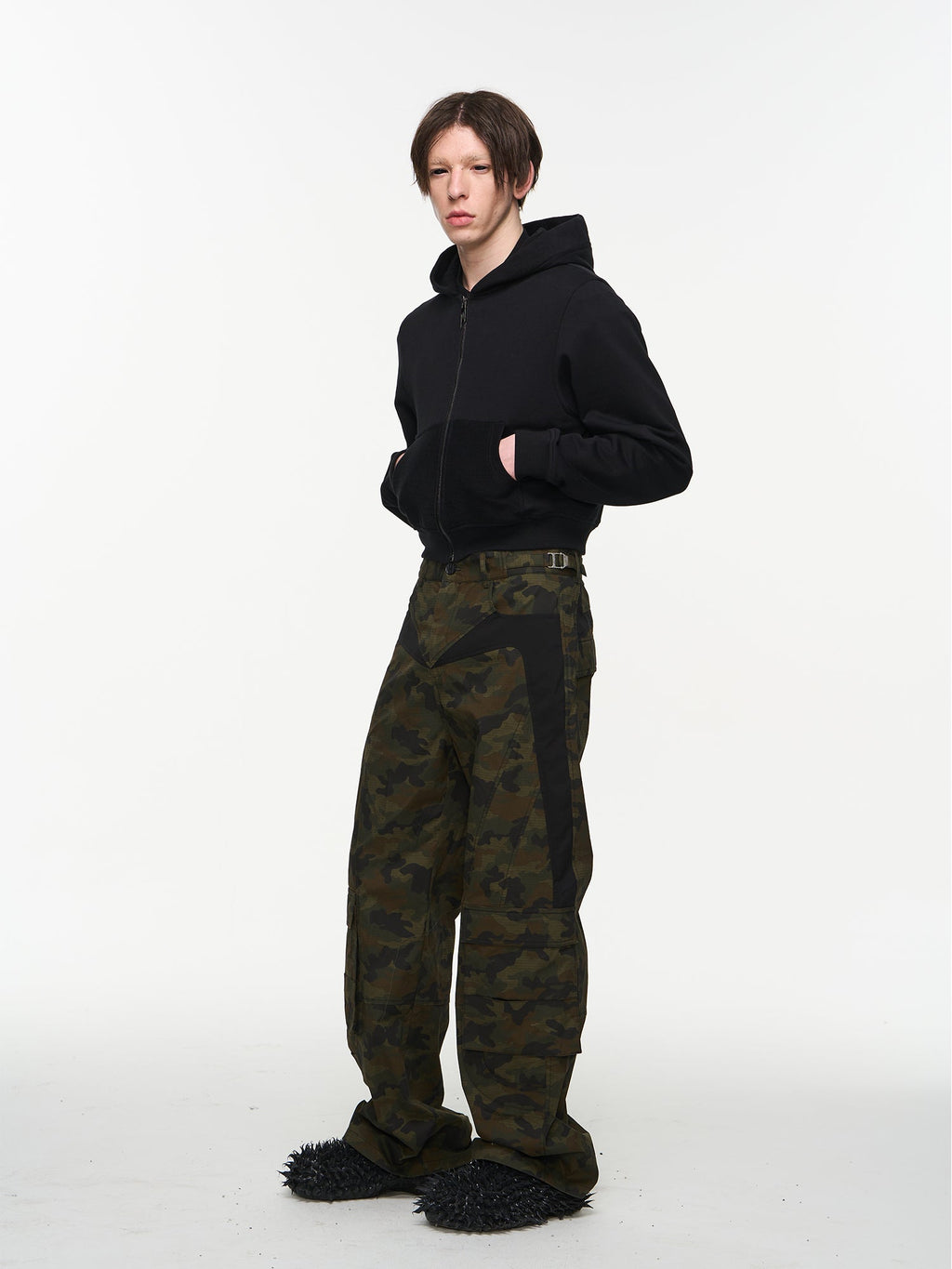 BLIND NO PLAN Basic Patchwork Logo Embroidery Short Hoodie