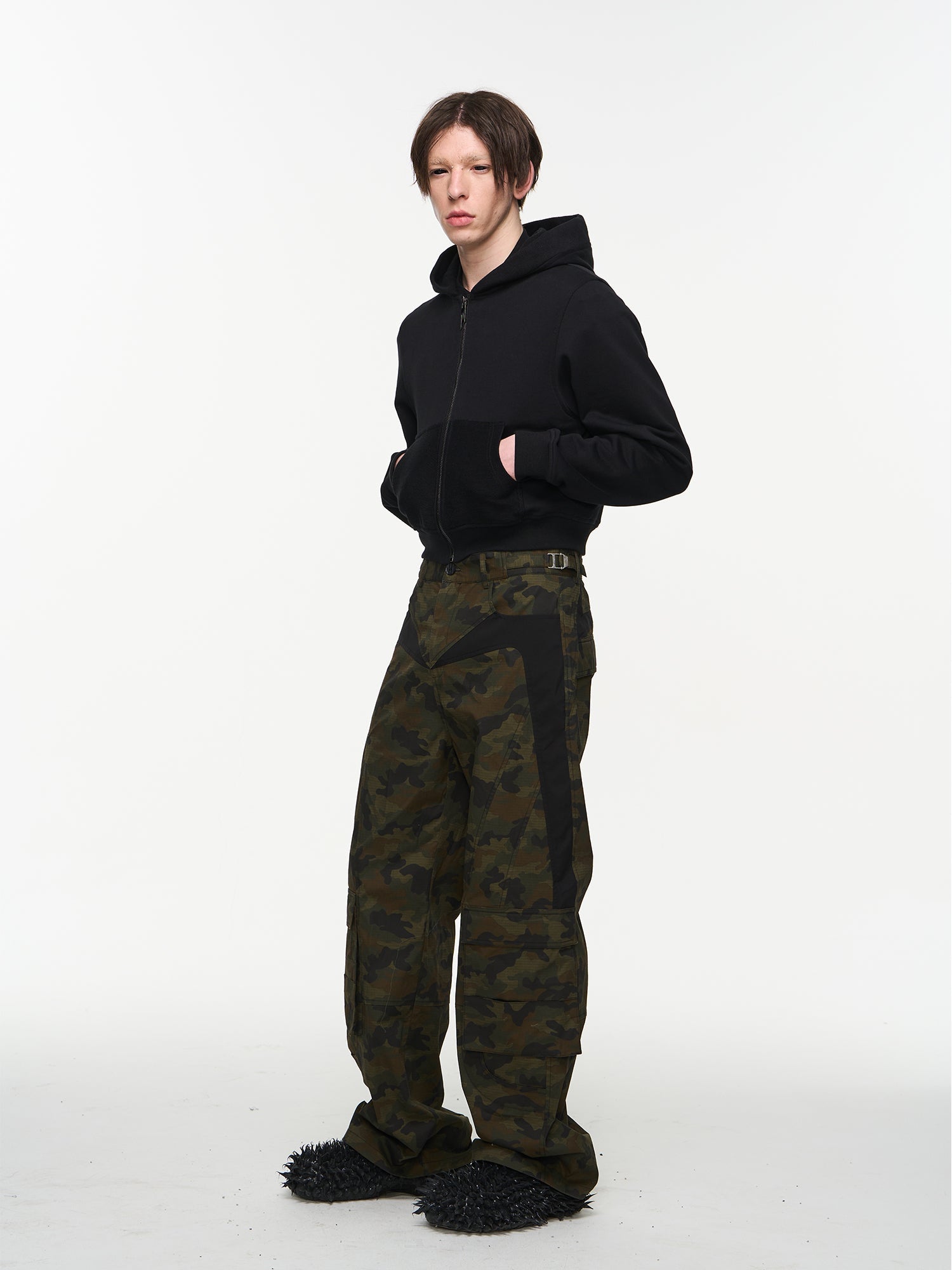 BLIND NO PLAN Basic Patchwork Logo Embroidery Short Hoodie