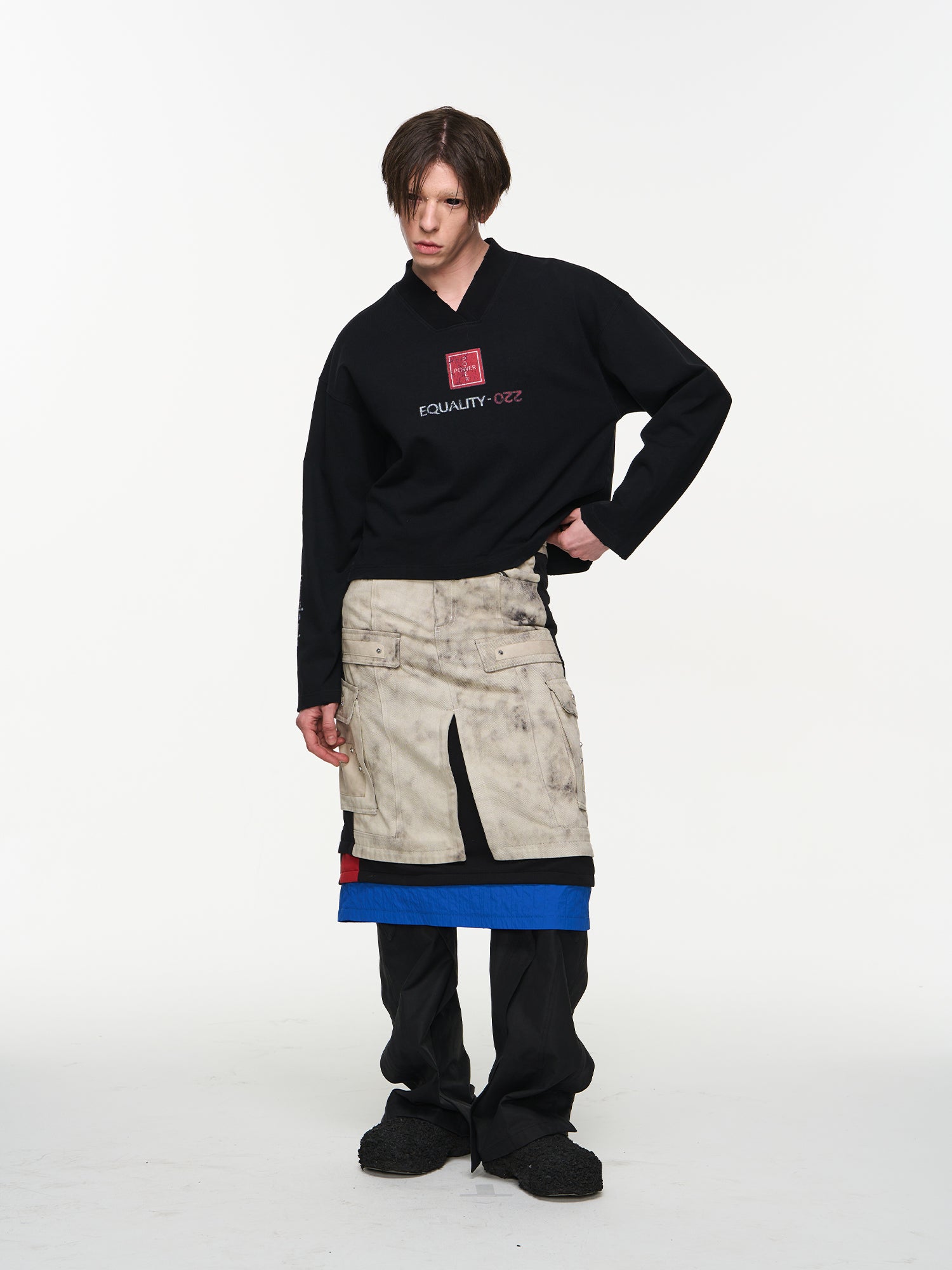 BLIND NO PLAN V-Neck Washed Print Long Sleeve Tee