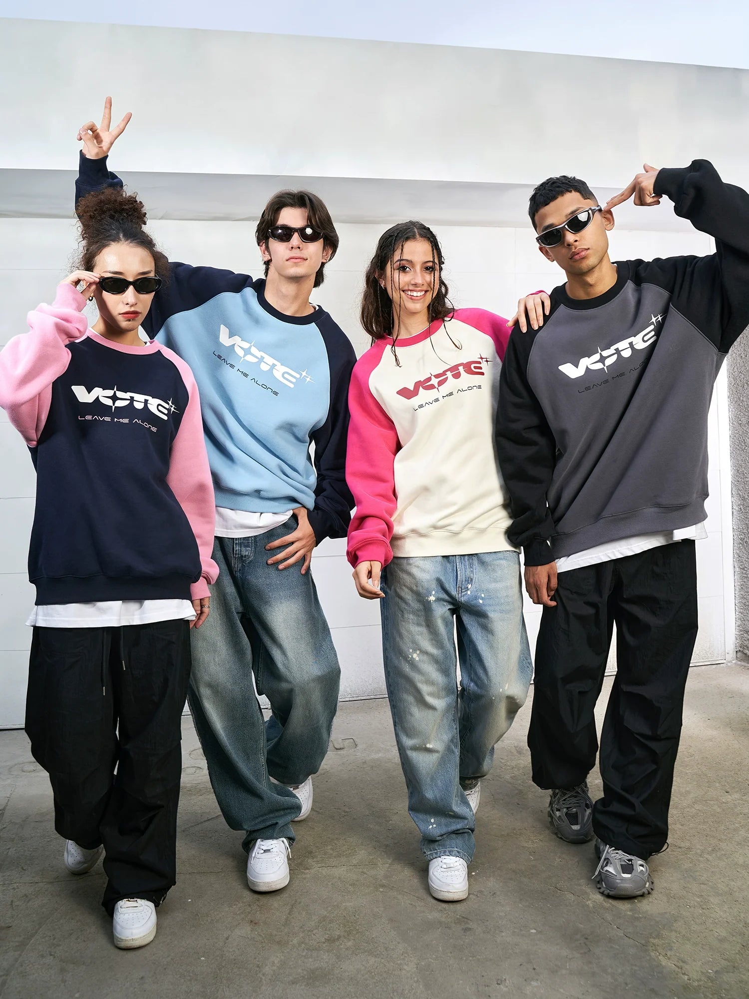 VOTE Star Logo & Contrast Color Sweatshirt