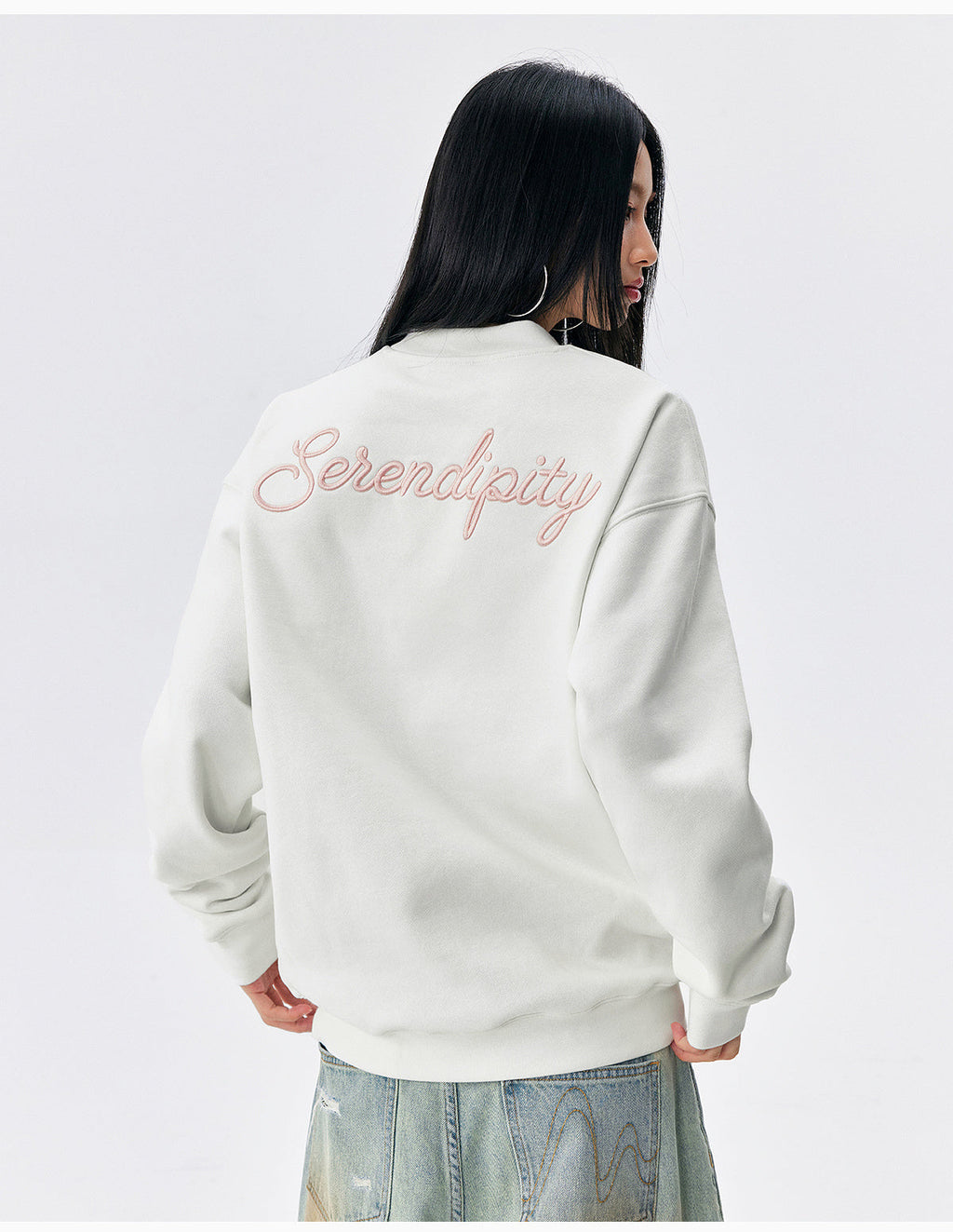 MEDM Logo Embroidered Basic Sweatshirt