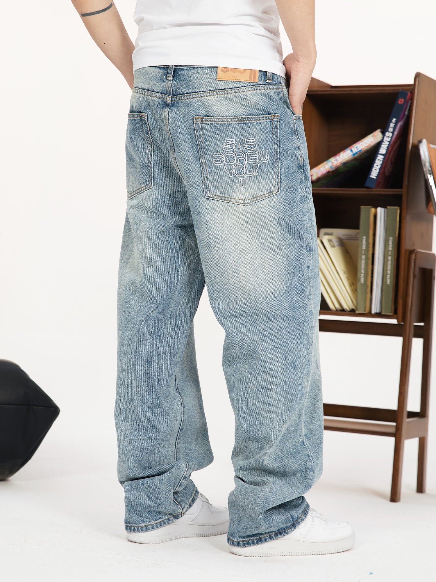 S45 White Embroidered Washed Old Jeans