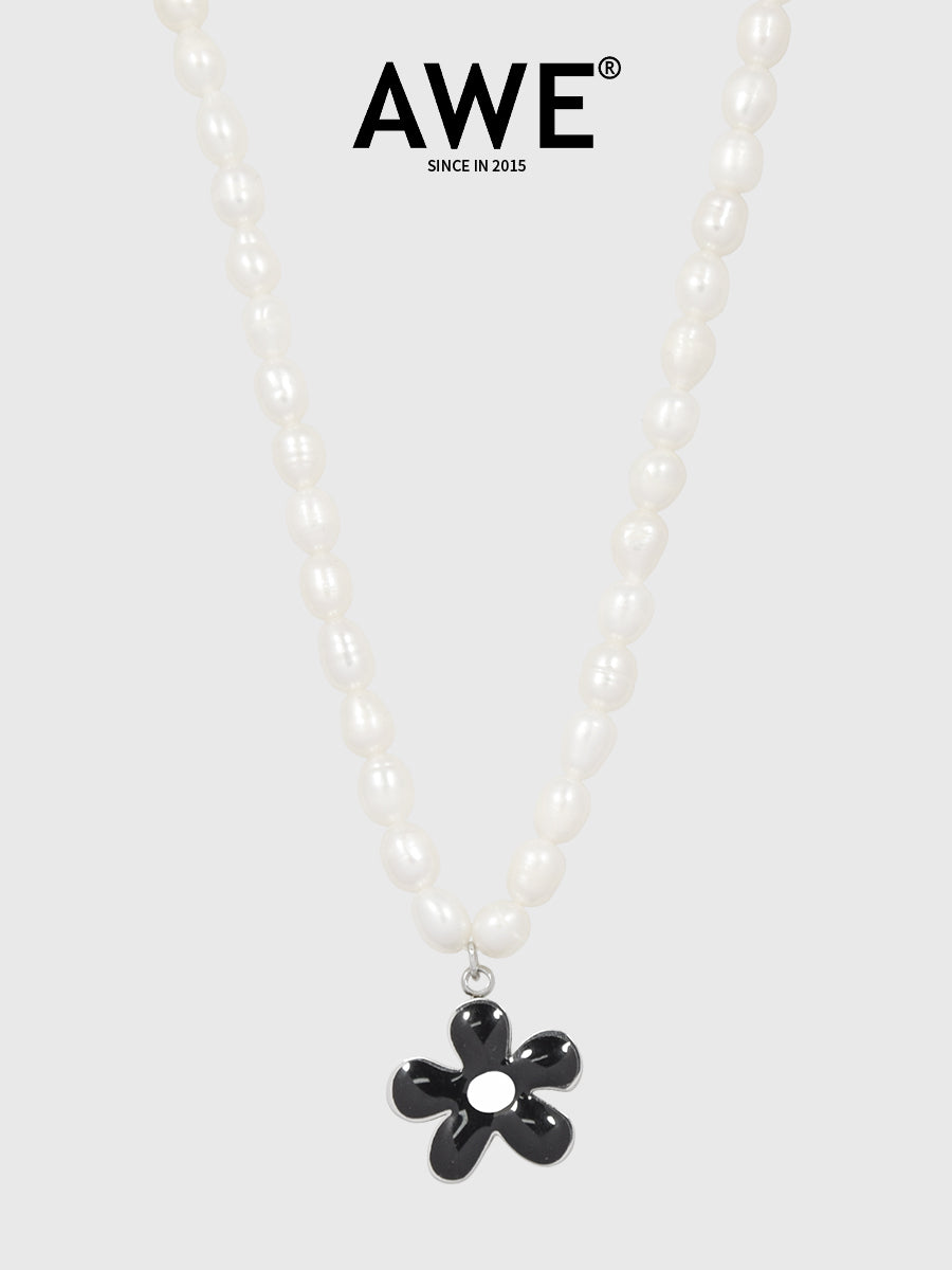 AWE Black Sunflower Pendant Pearl Necklace