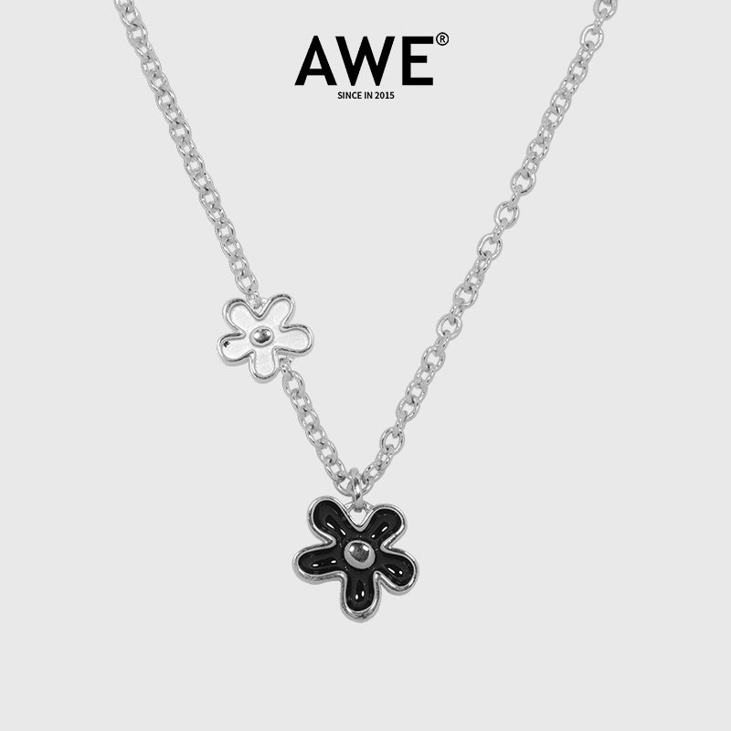 AWE The First Blooming Black Flowers Chain Necklace
