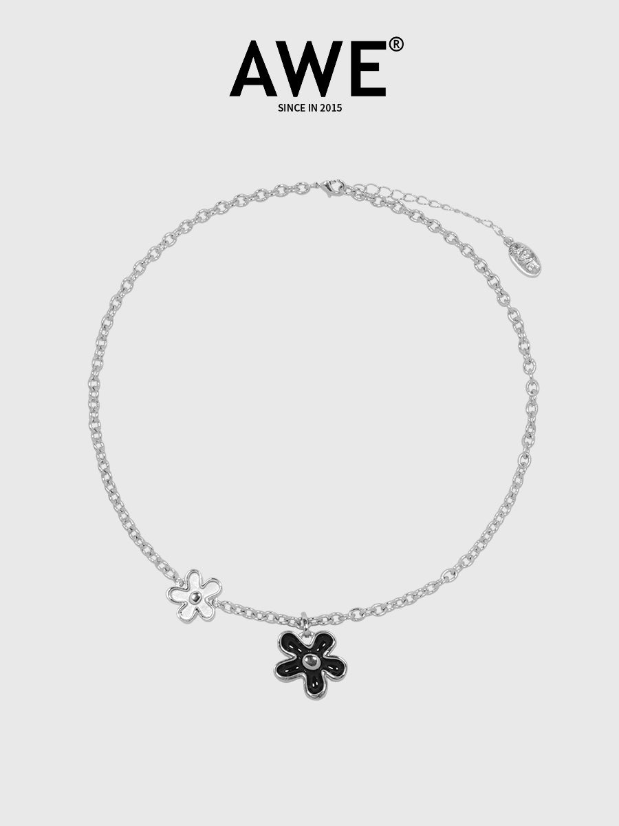 AWE The First Blooming Black Flowers Chain Necklace