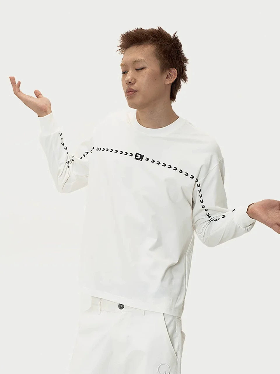 EVILKNIGHT(EK) Basic Arrow Logo Long Sleeve Tee