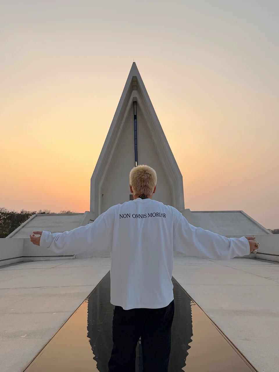 UNDERWATER White Thorn Ring Logo Print Long Sleeve Tee
