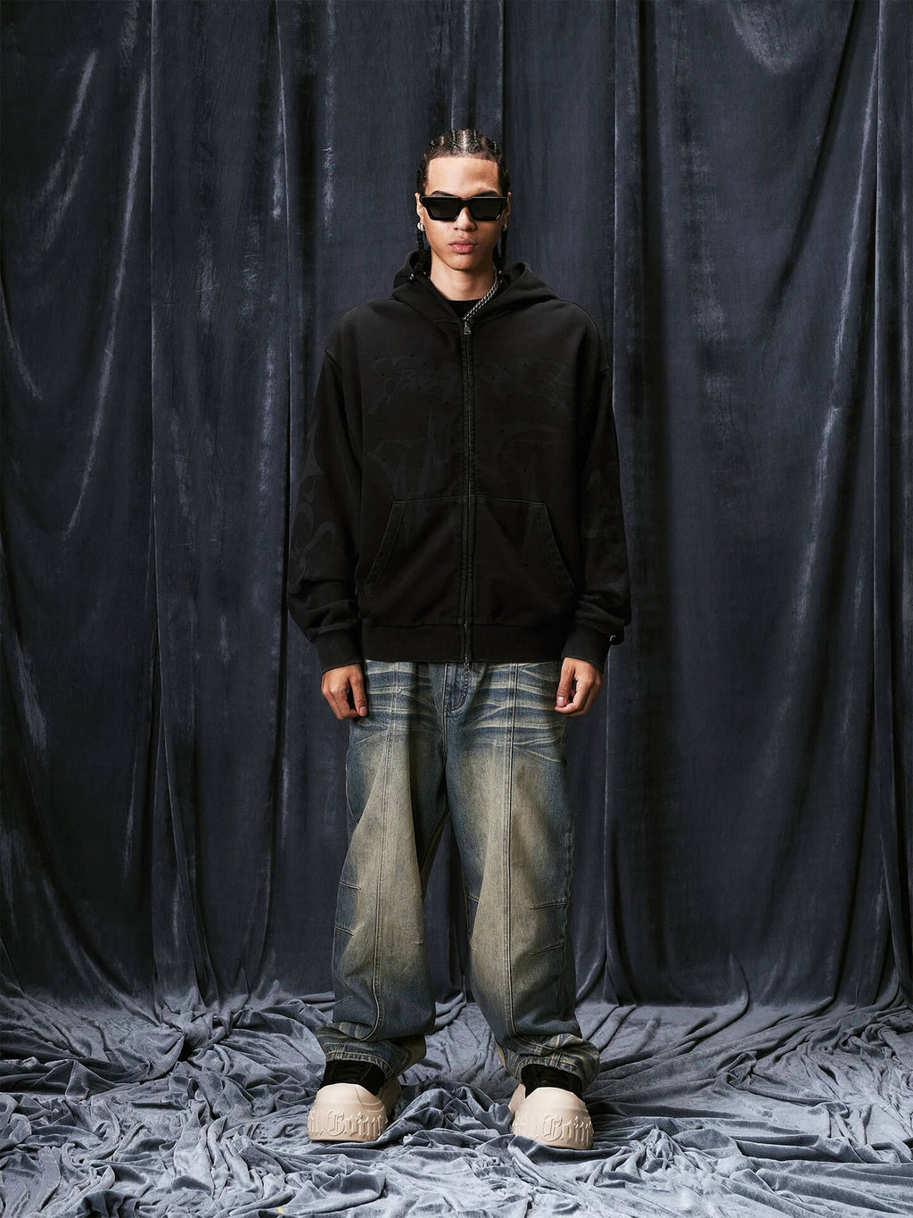 1807 Handcrafted Distressed Print Zip Up Hoodie