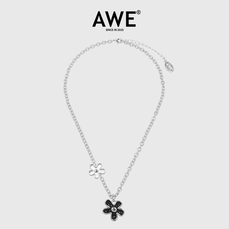 AWE The First Blooming Black Flowers Chain Necklace