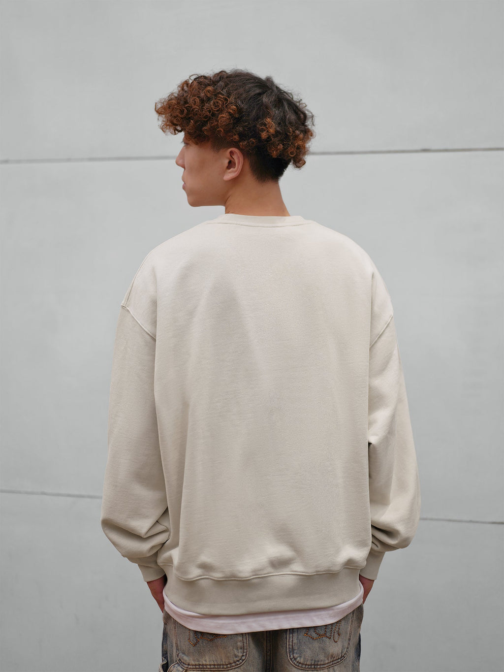 1807 One Point Box Logo Embroidery Sweatshirt