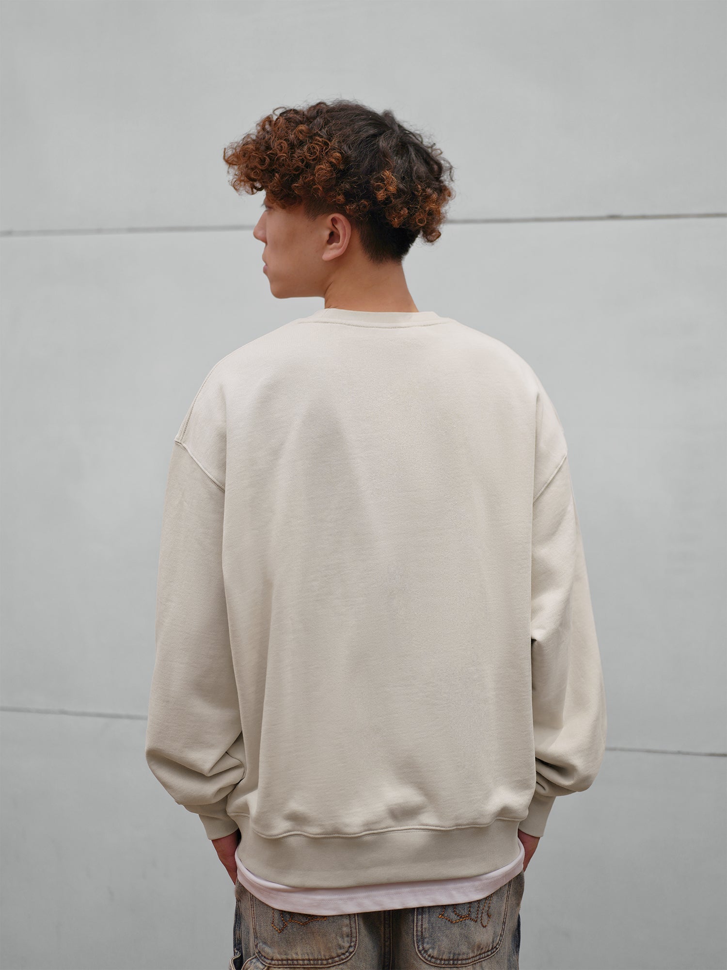 1807 One Point Box Logo Embroidery Sweatshirt