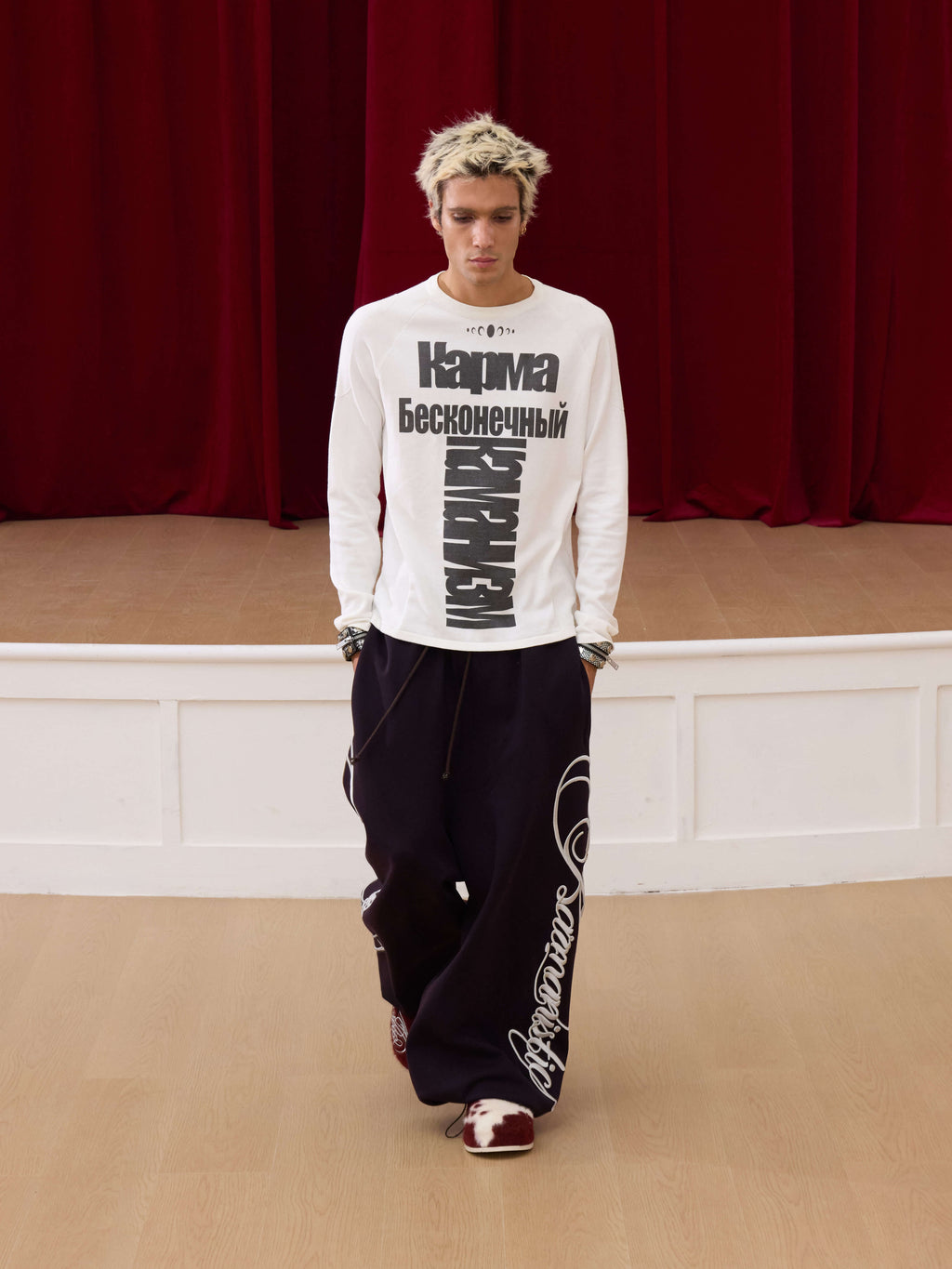 KARMANISTIC Original Embroidery Baggy Jogger Sweatpants