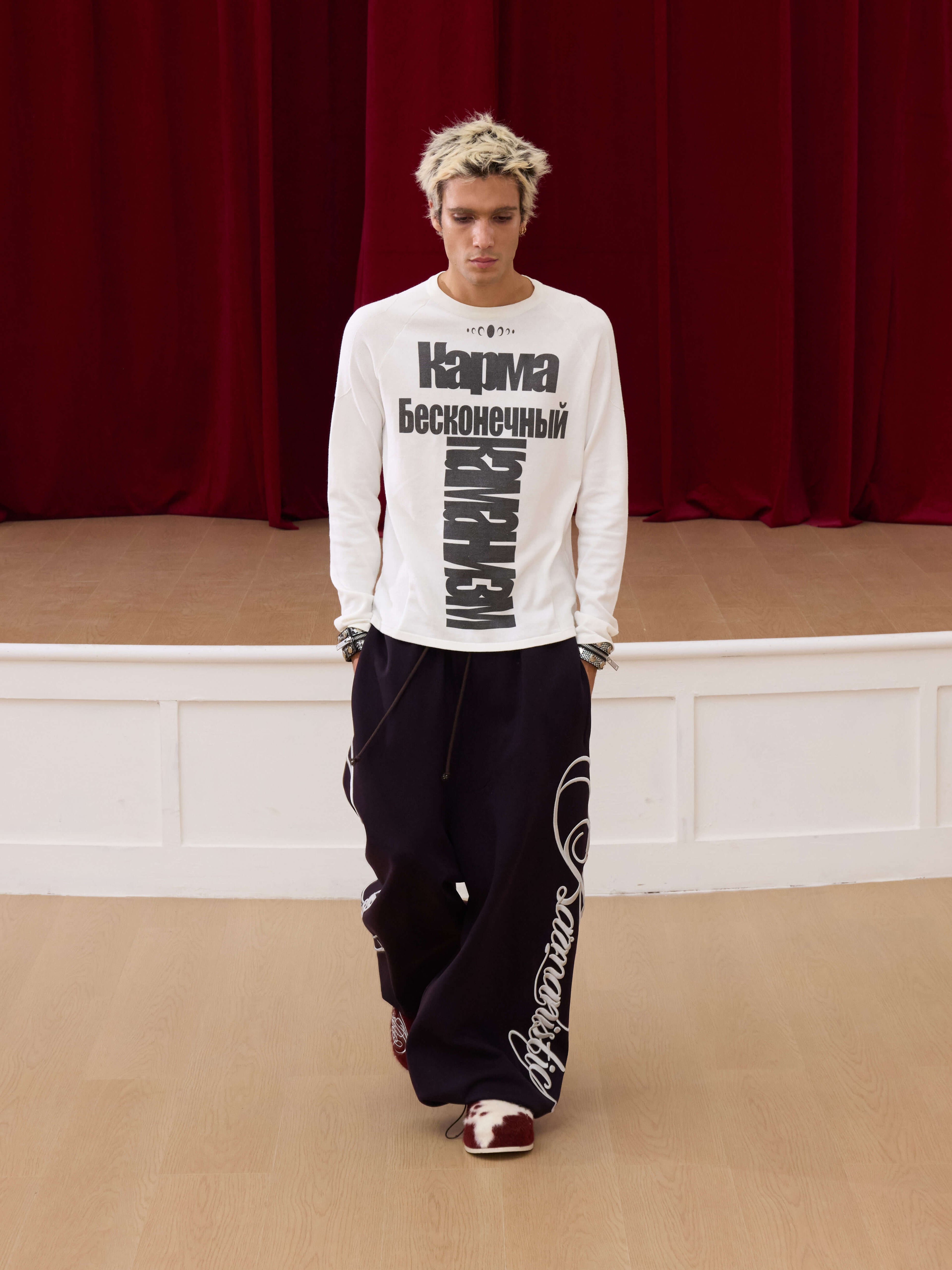 KARMANISTIC Original Embroidery Baggy Jogger Sweatpants
