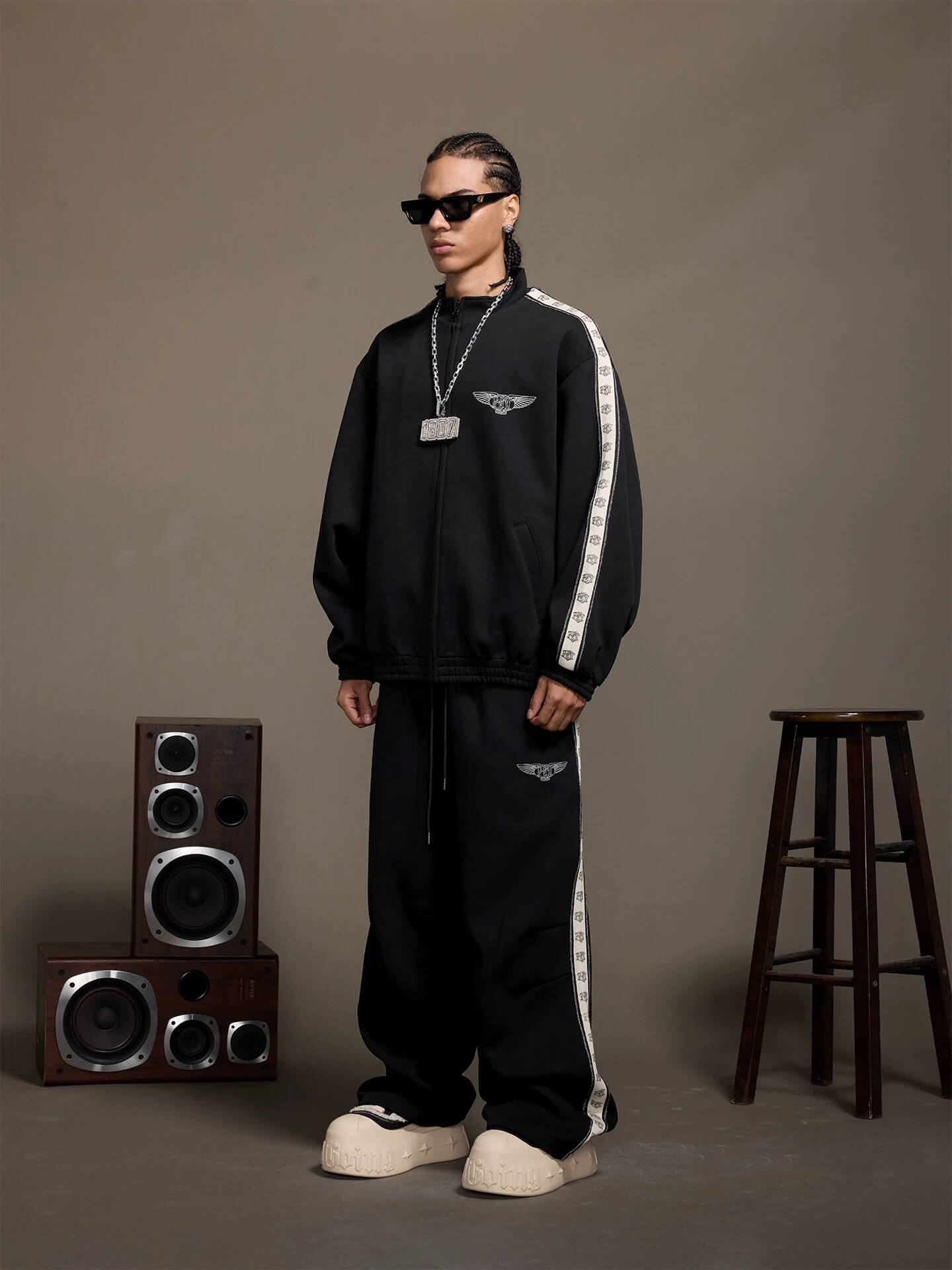 1807 Pegasus Sleeve Tape Track Jacket