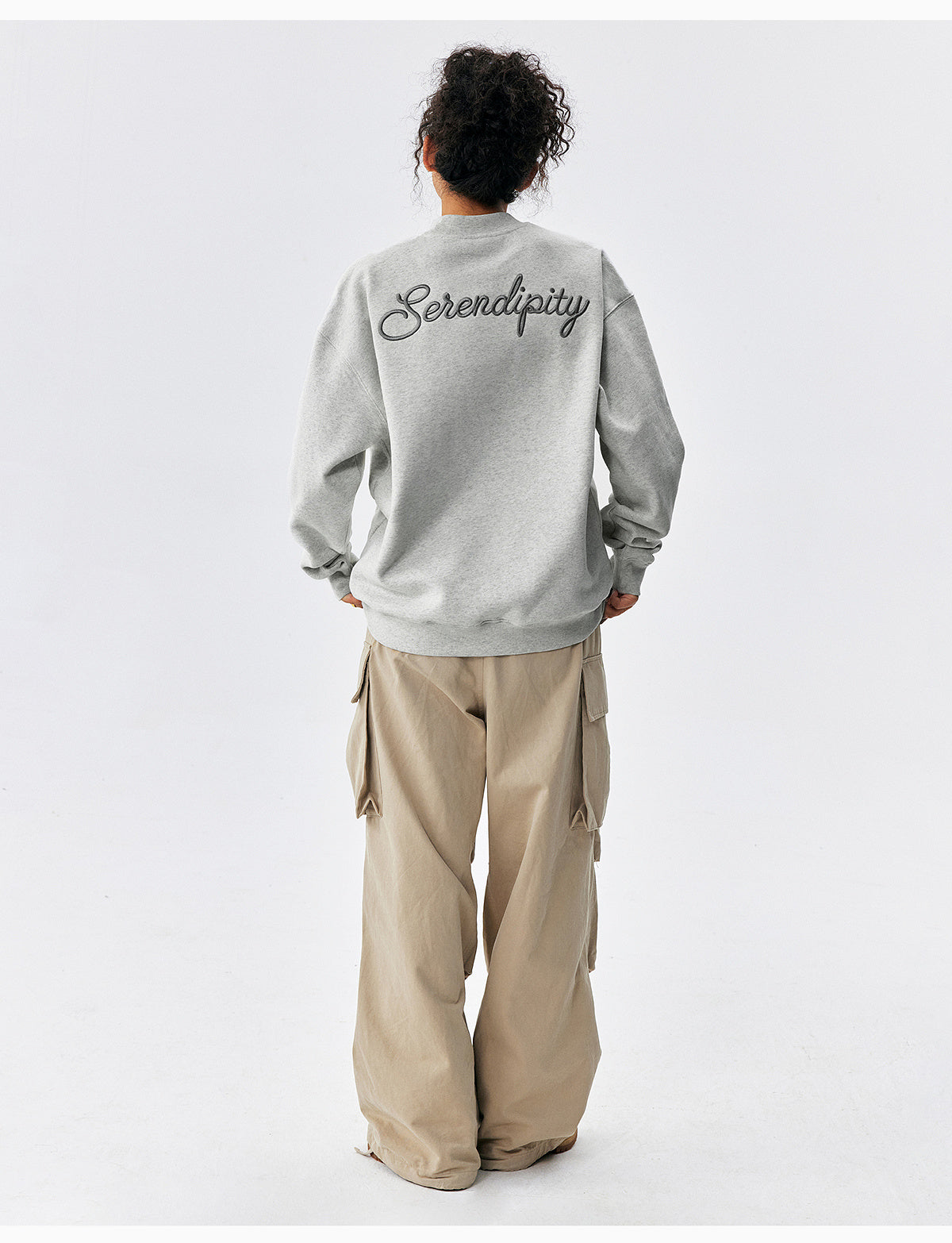 MEDM Logo Embroidered Basic Sweatshirt