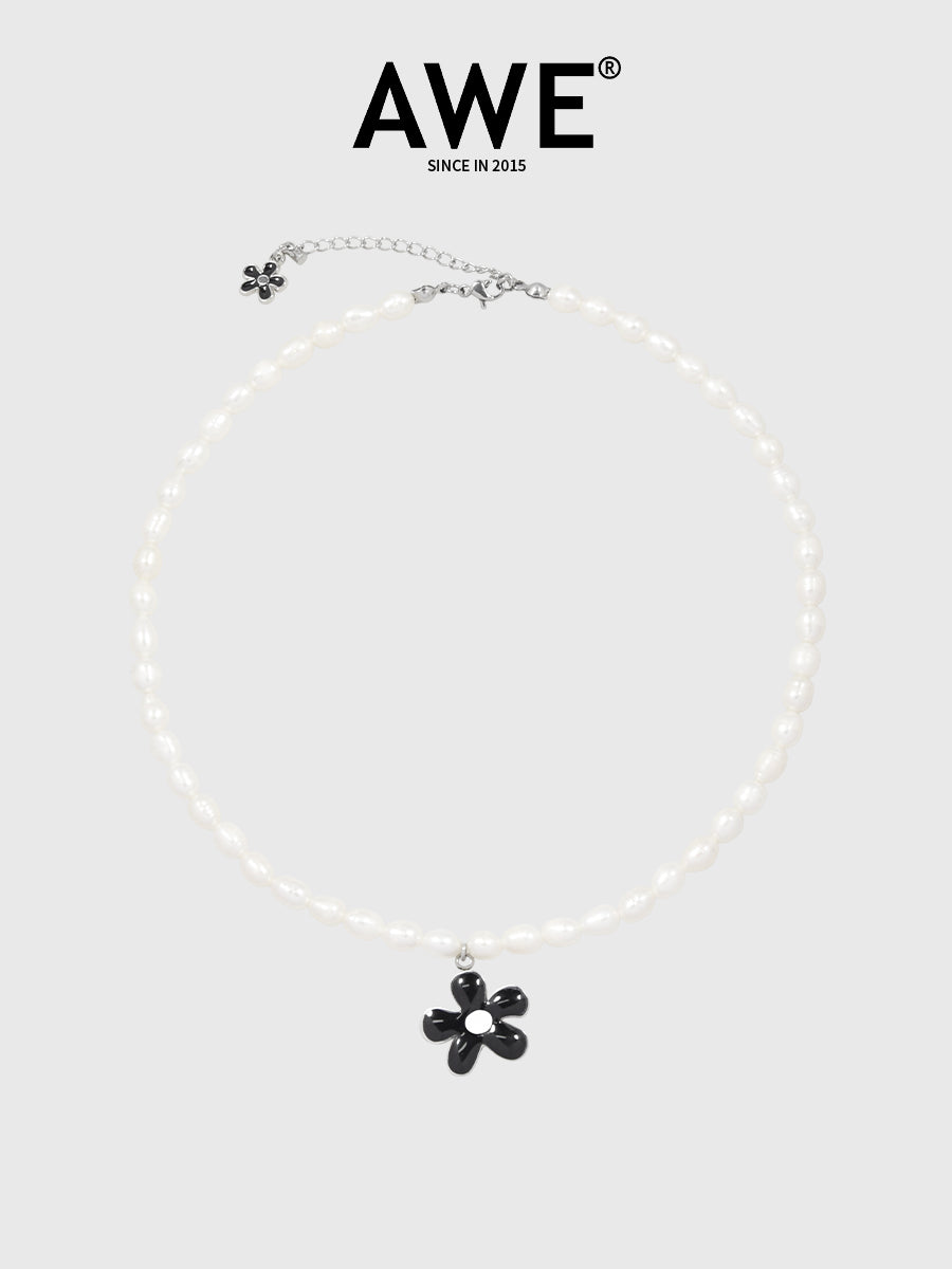 AWE Black Sunflower Pendant Pearl Necklace