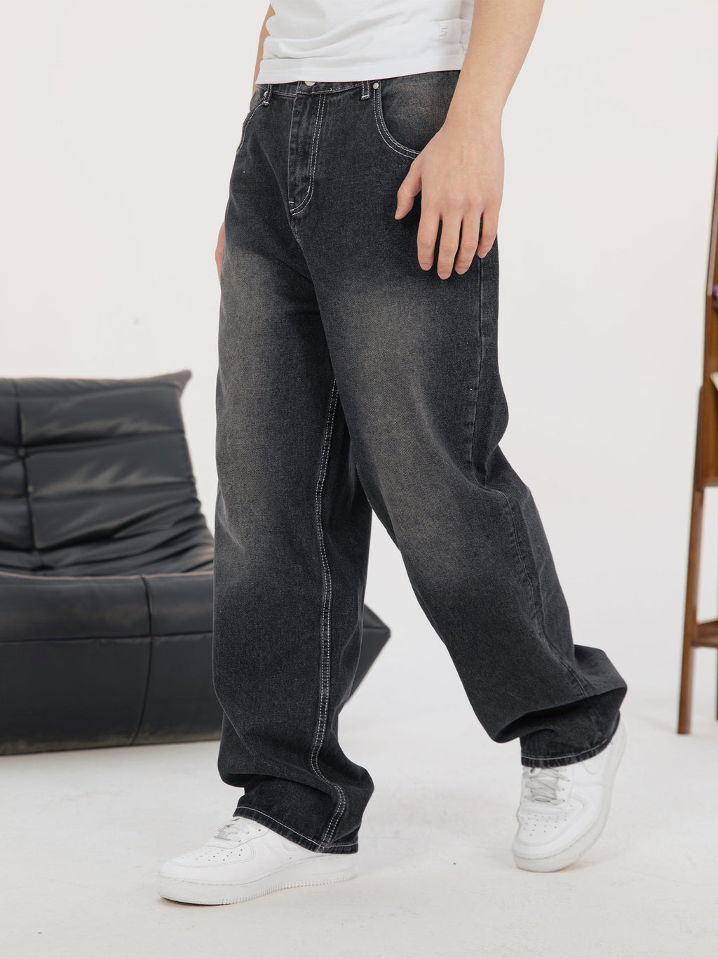 S45 White Embroidered Washed Old Jeans