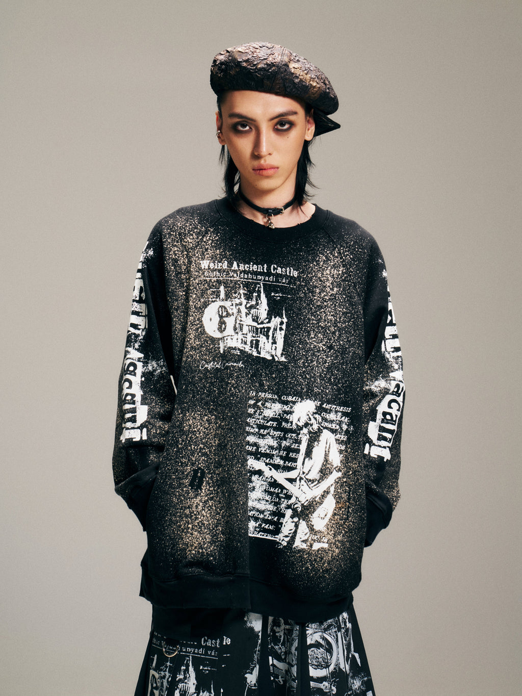 VENTUREK Graffiti Letter Dot Spray Print Sweatshirt