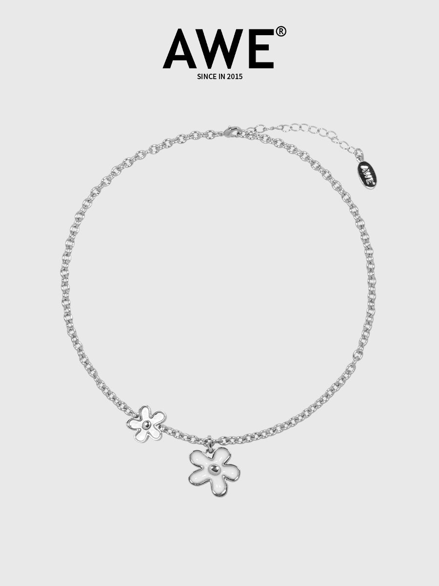 AWE The First Blooming Flowers Chain Necklace